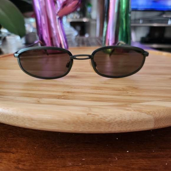 Mossimo sunglasses with case - Picture 2 of 5